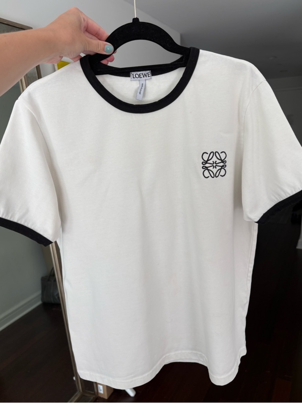 Loewe Anagram Crew Neck White T-Shirt Embroidered Accent Women Size M - Picture 4 of 12